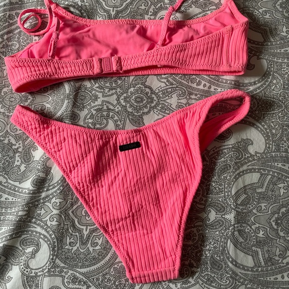 Triangl Bikini - Picture 3 of 3